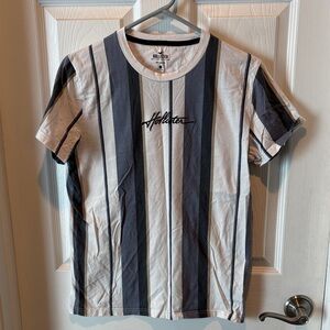 Hollister Men's Black and White Striped Tee